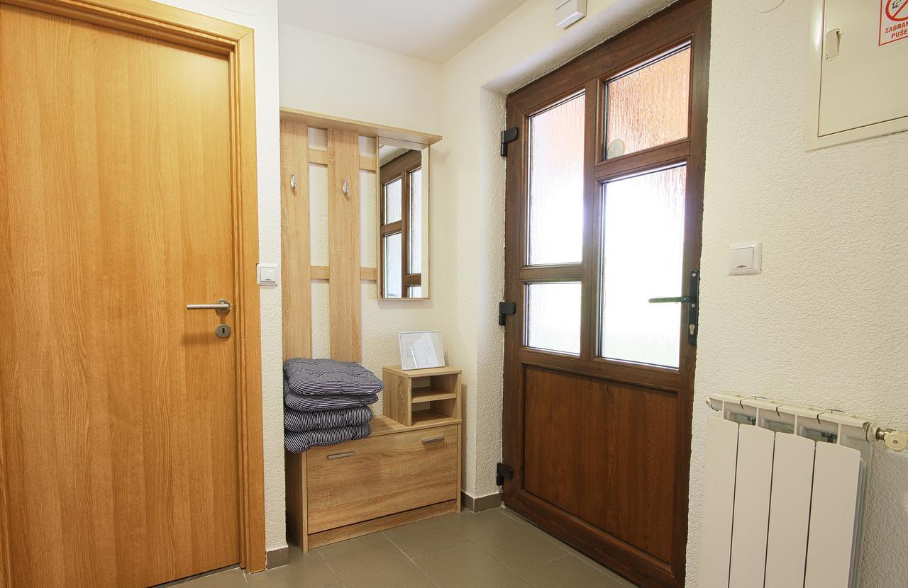 Apartment Lana Rakovica Esterno foto