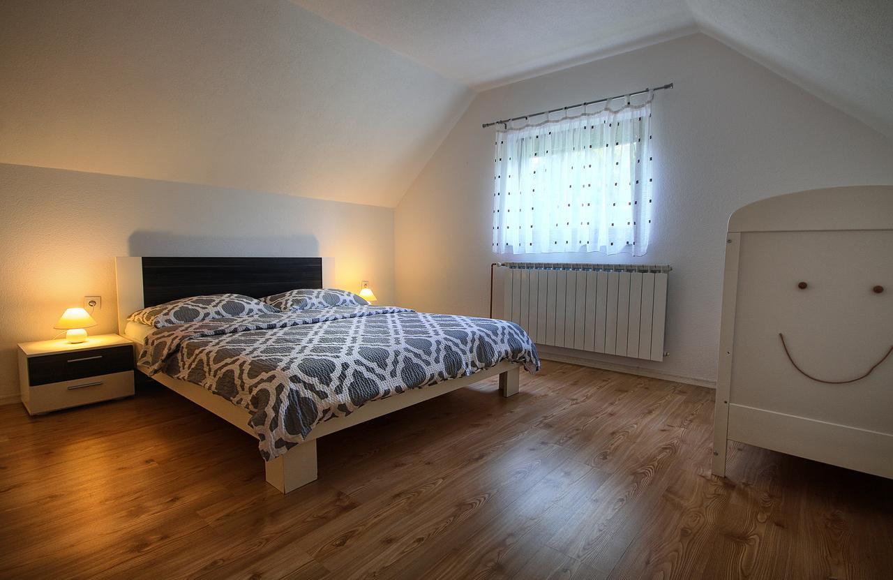 Apartment Lana Rakovica Esterno foto